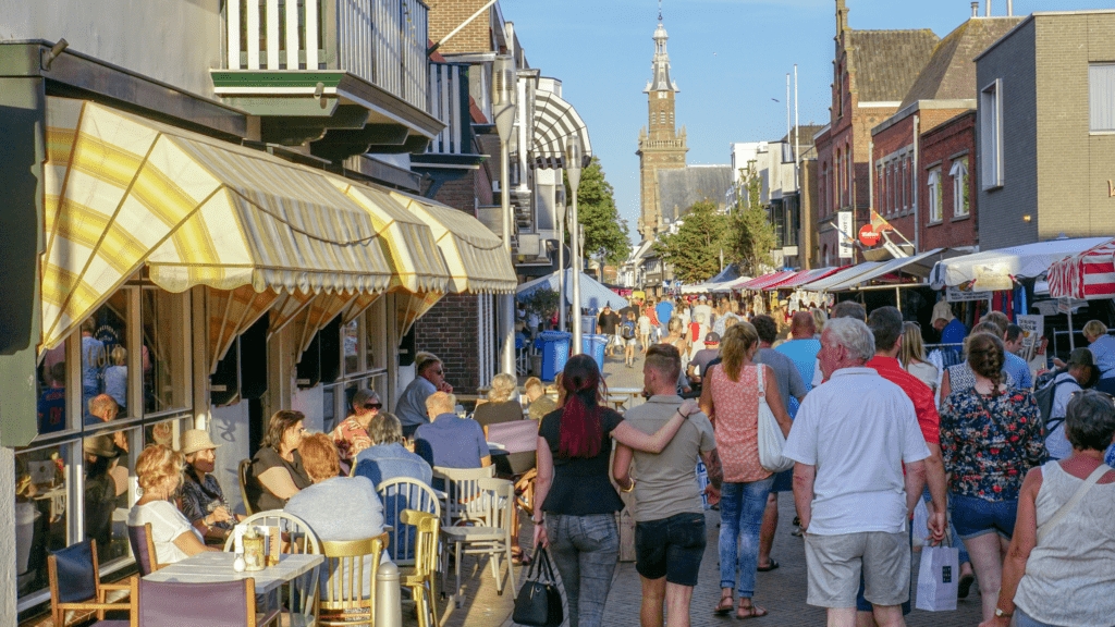 Bezoek de toeristenmarkt van Katwijk met ons - Rederij van Hulst